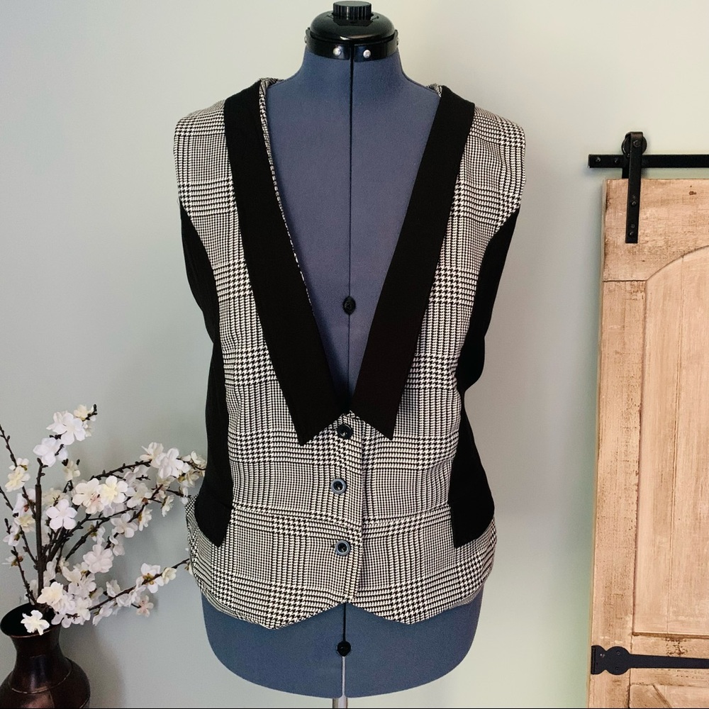 Ashley Stewart Sleeveless Vest NWT Size 22/24